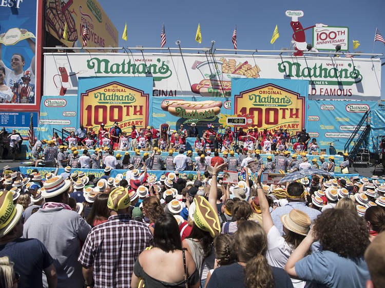 Watch Frankfurter-eating legends race the clock