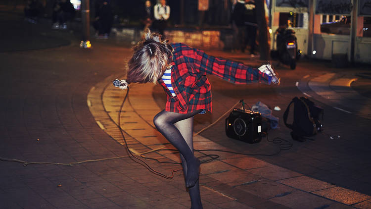 7:30pm - 8pm ▶ People-watching at Hongik Children's Park