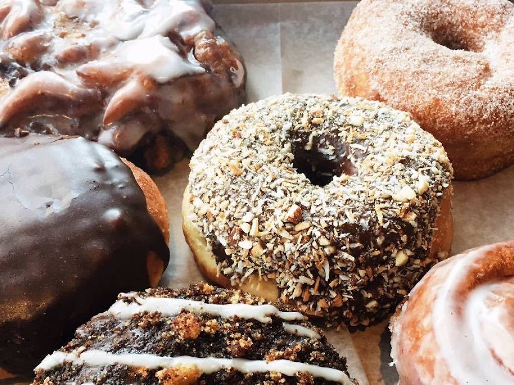 Best Bakeries In Philadelphia For Cannoli Cupcakes And Doughnuts 