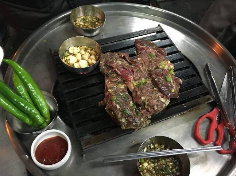 5pm-7pm: Galbi with no chairs, Yeonnam Seo Sikdang