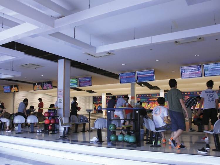 Pool and bowl: Belair Bowling Centre