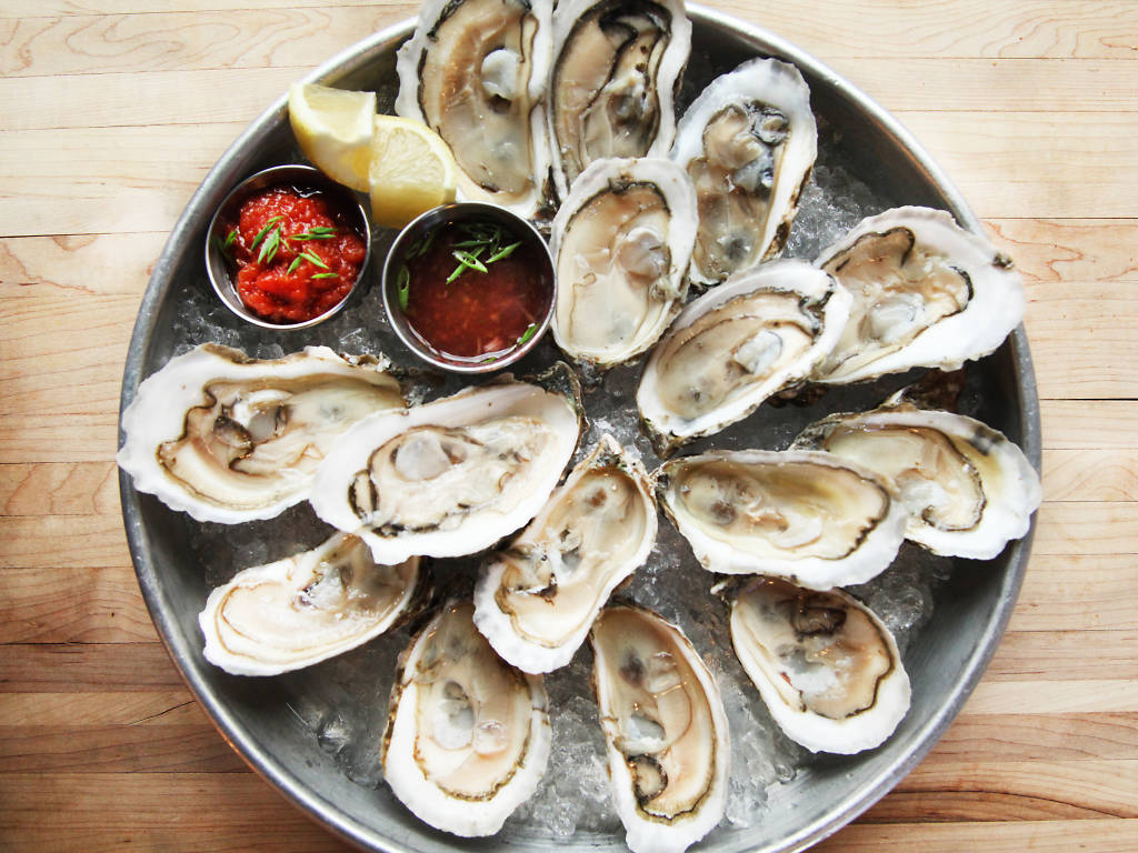 A guide to restaurants with $1 oysters in Chicago