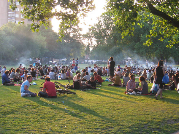 15 Perfect Picnic Spots In London Parks For An Alfresco Lunch In London