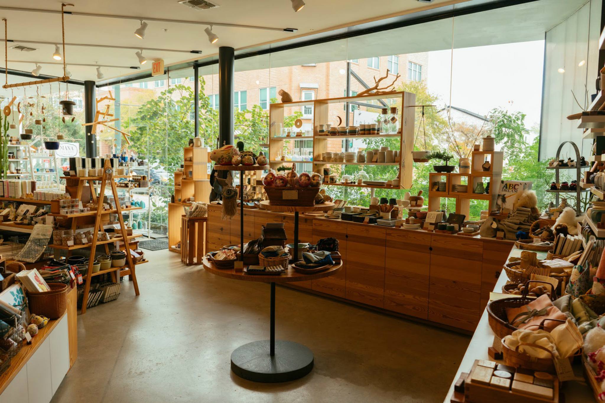 Guide to the best gift shops in Austin for any occasion