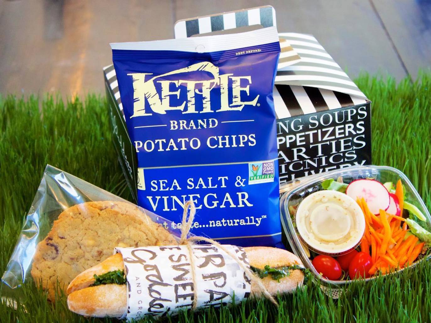 Where to buy gourmet picnic baskets in Chicago