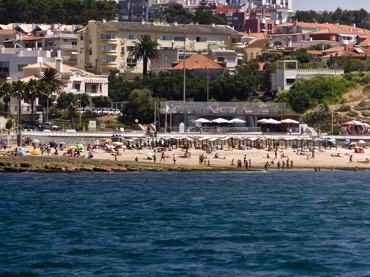 Ir a banhos na Praia da Poça