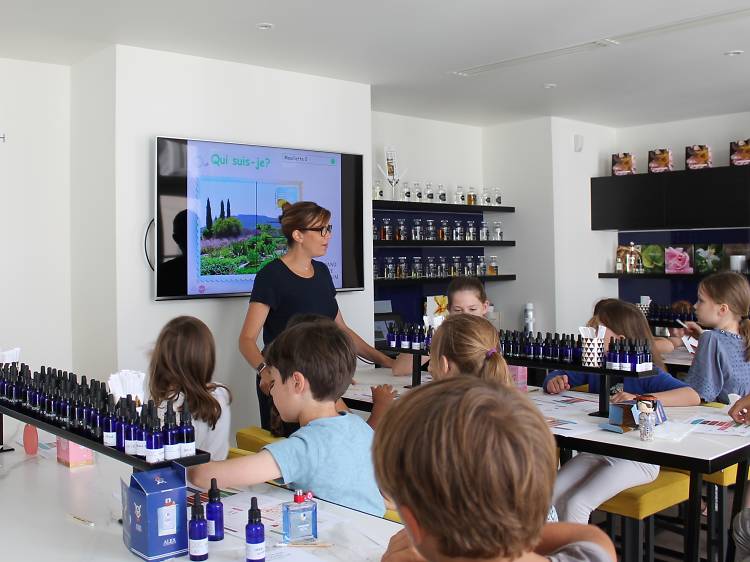 Les ateliers pour enfants du Grand Musée du Parfum : une activité qui sent bon les vacances