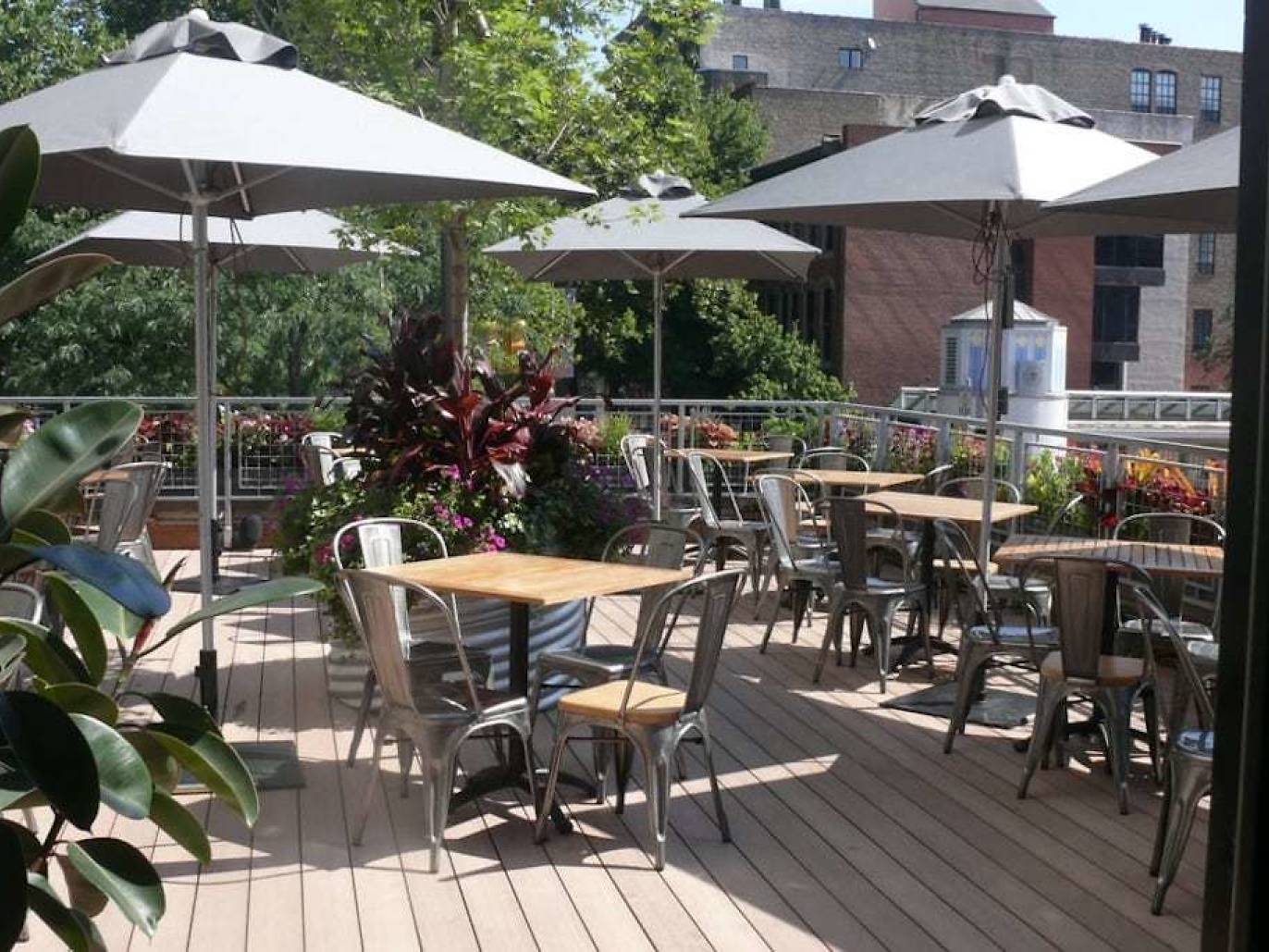 16 Best Rooftop Bars In Philadelphia To Visit This Summer