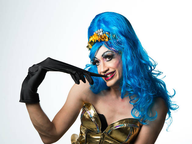 Roberto Cabral Roberto Cabral es un drag cabaretero