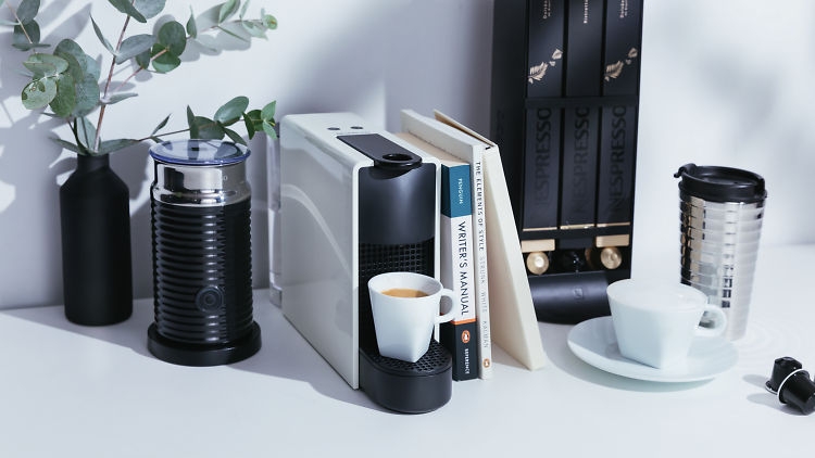 Vedhæftet fil Beskrive Tak for din hjælp Good things come in small packages with Nespresso's new Essenza Mini