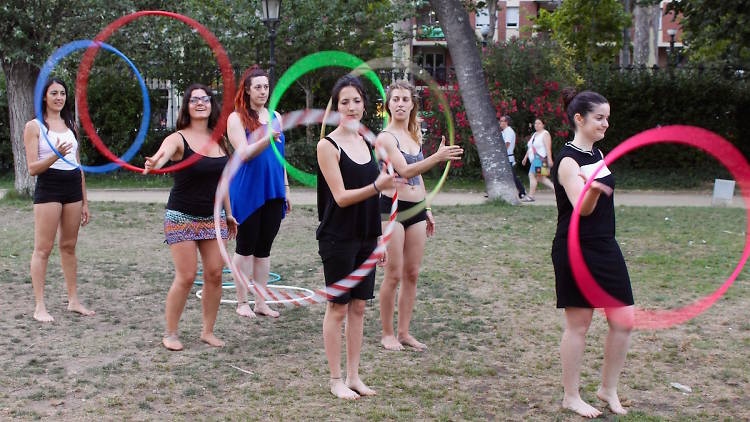 Categoría «Hula hoop fitness class» de fotos e imágenes