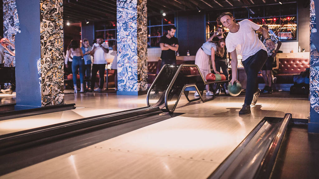 QUEENS Skate Dine Bowl Bars and pubs in Queensway, London