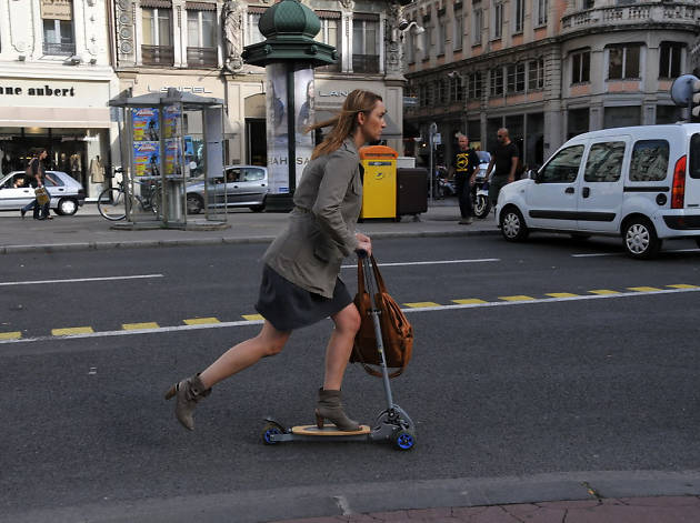 Après le Vélib', c'est au tour de la trottinette en libre-service de débarquer dans la capitale Après le Vélib', c'est au tour de la trottinette en libre-service de débarquer dans la capitale