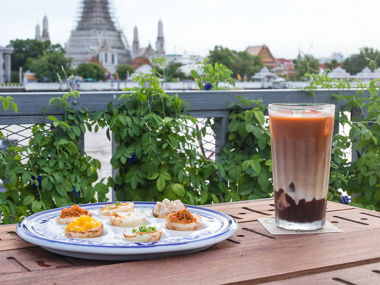 STOP 4: Tha Thien Pier