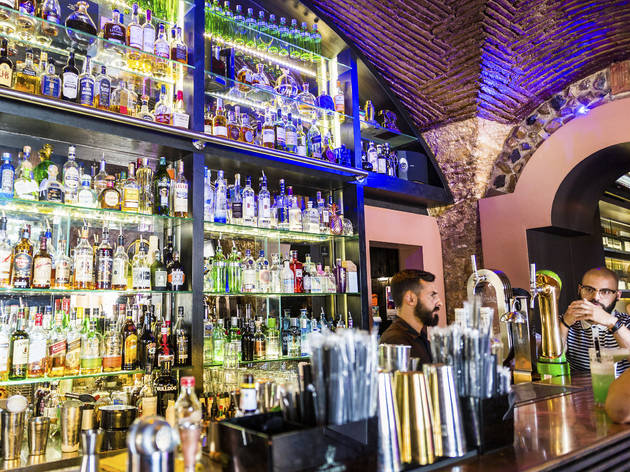 COLUMBUS COCKTAIL & WINE BAR COLUMBUS COCKTAIL & WINE BAR