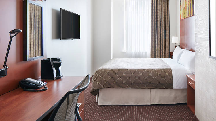 Club Quarters Hotel | Hotels in Penn Center, Philadelphia