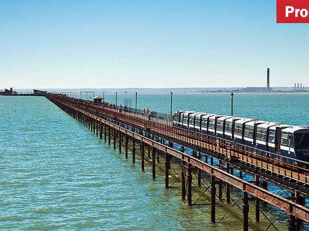 Southend Pier, the worlds longest at 1.34 miles. EWWK9X