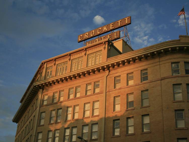 Crockett Hotel