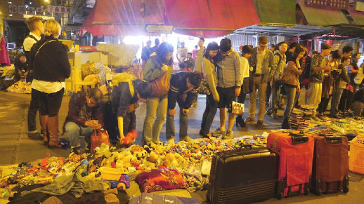 Sham Shui Po midnight market