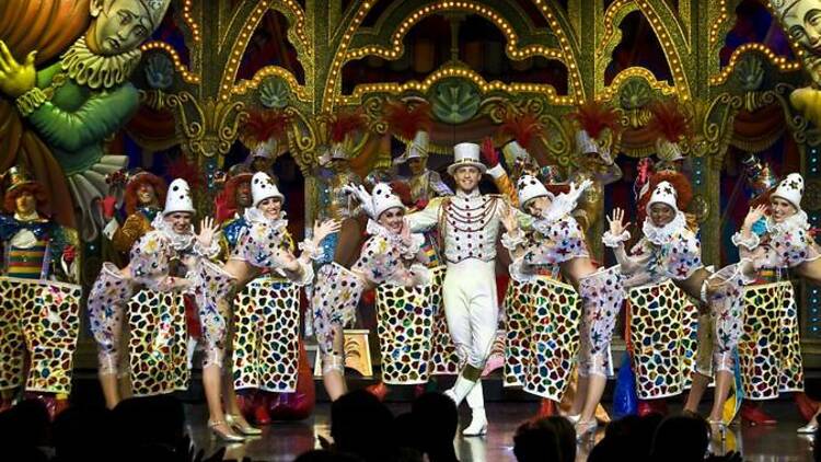 Dinner and show at the Moulin Rouge with hotel pickup