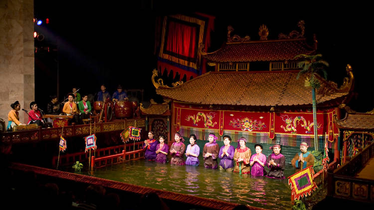 (3) โชว์หุ่นกระบอกน้ำที่ Thang Long Water Puppet Theatre