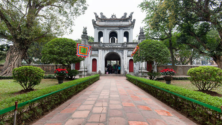 (7) วิหารวรรณกรรมวันเหมียว (Van Mieu/Temple of Literature)