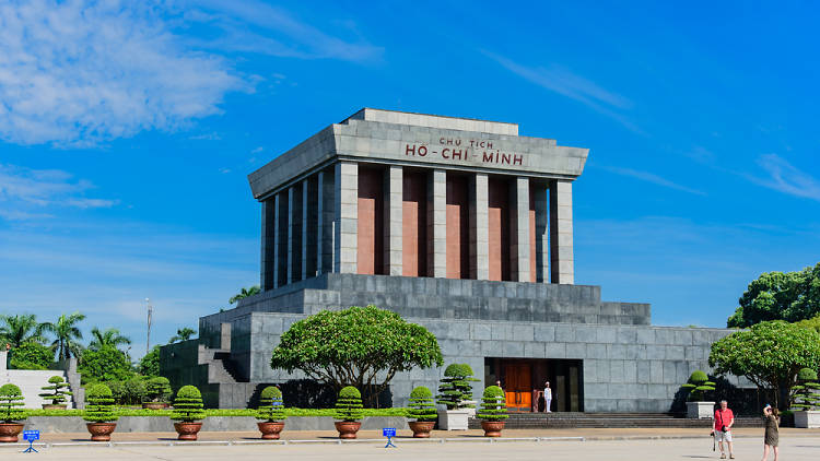 (8) สุสานโฮจิมินห์ (Ho Chi Minh Mausoleum)