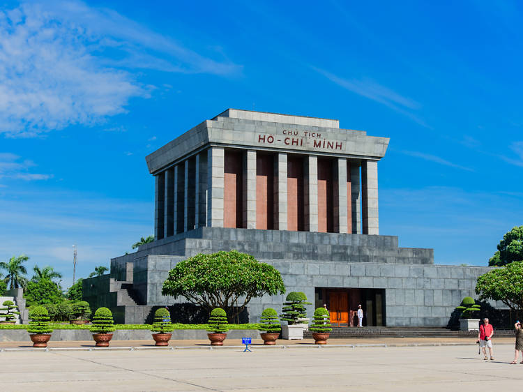 (8) สุสานโฮจิมินห์ (Ho Chi Minh Mausoleum)