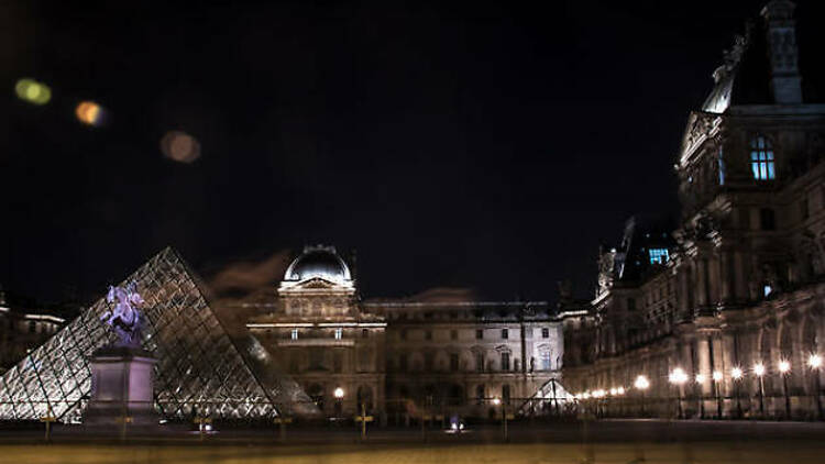 Louvre murder and mystery tour