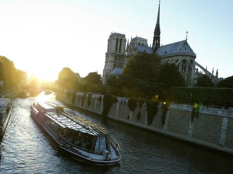 Early-evening dinner cruise and show at the Moulin Rouge