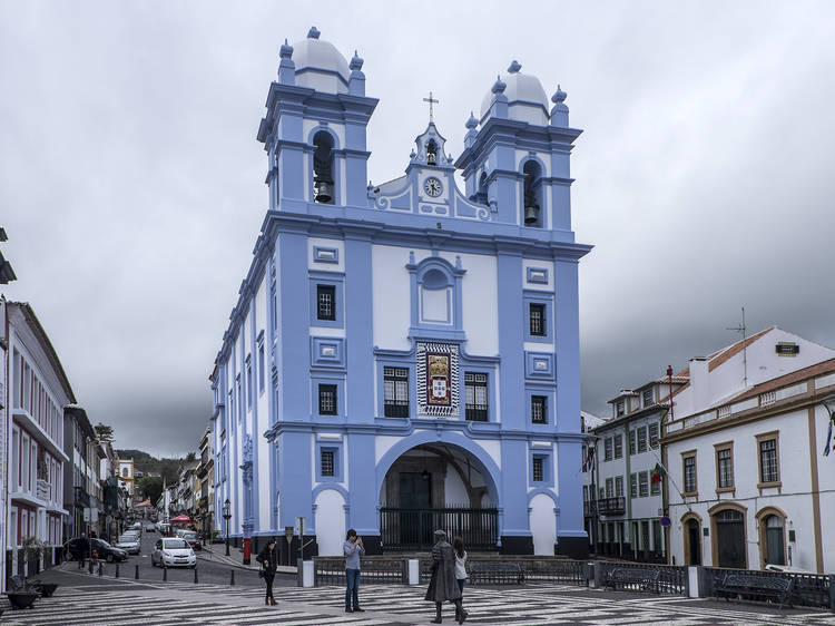 Passeie por Angra do Heroísmo