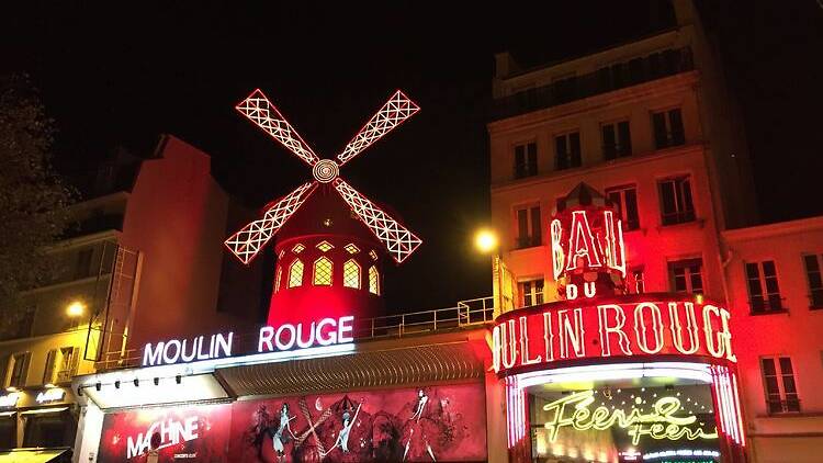 Moulin Rouge with VIP seats and Champagne