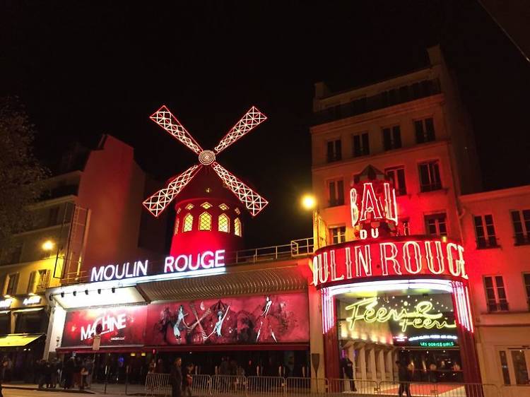 Moulin Rouge with VIP seats and Champagne