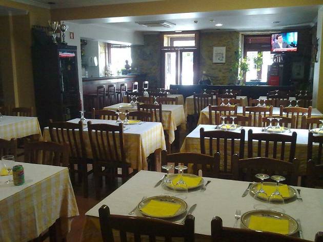 Almoçar no Barbaças Bar ou na Albergaria Almoçar no Barbaças Bar ou na Albergaria