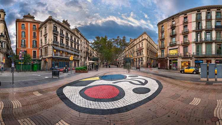 La Rambla amb el mosaic de Joan Miró