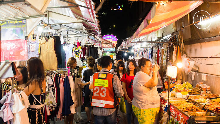 Huai Khwang Night Market