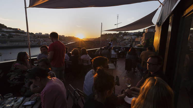 Sete sítios para ouvir música ao vivo no Porto