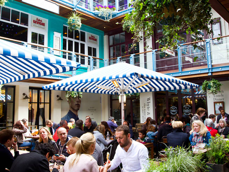 Kingly Court