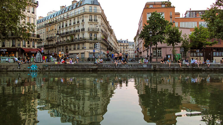 Cheap apéros at Canal Saint-Martin