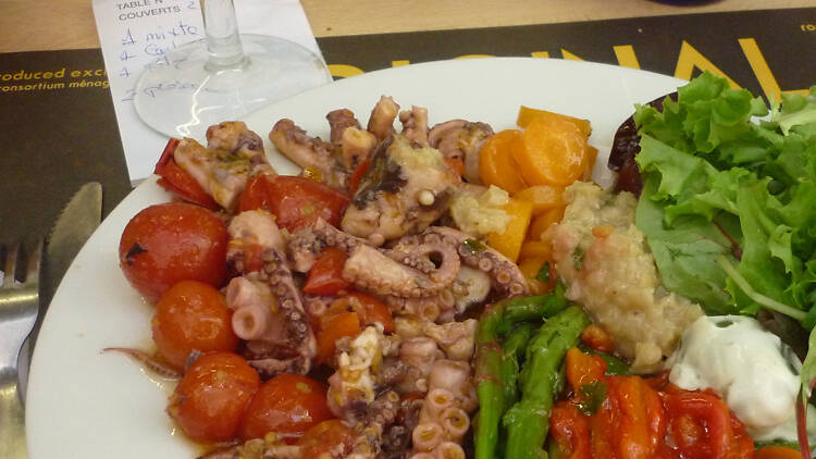 Filling food at Marché des Enfants Rouges