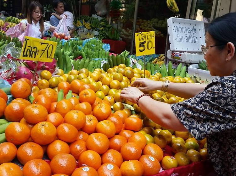 STOP 2: Phran Nok Market