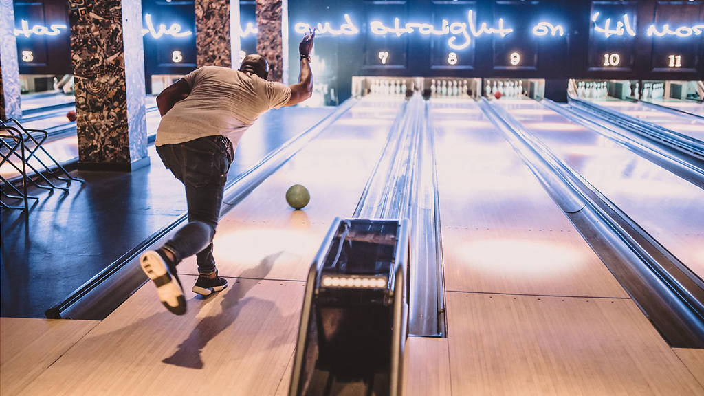 QUEENS Skate Dine Bowl Bars and pubs in Queensway, London