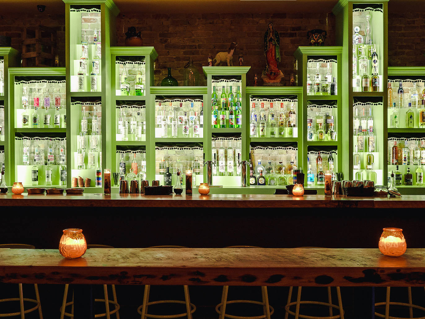14 Best Bars in Downtown Austin for Delightful Drinks and More