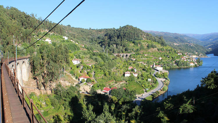 MiraDouro. Uma viagem pelo Douro num comboio dos anos 40