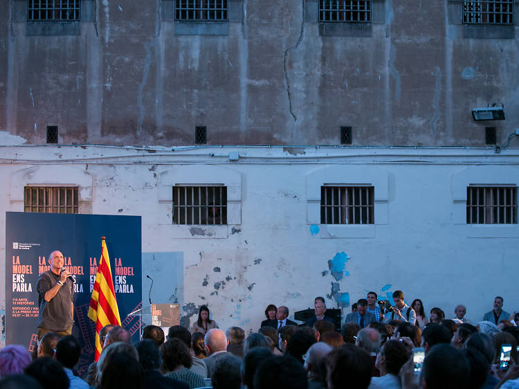 Lluís Llach en la inauguració d'exposició