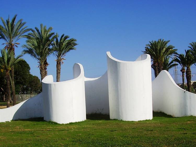 Assume The Position : Tel Aviv's most interesting statues and public art pieces