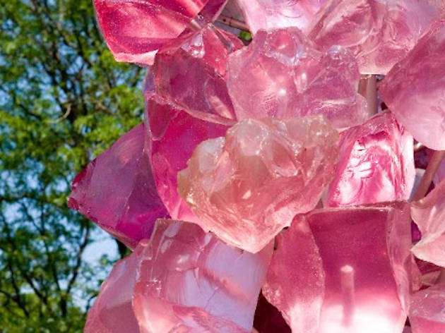 A mind-blowing tower of crystals is coming to Union Square Park Dale Chihuly, Rose Crystal Tower, 2017, detail