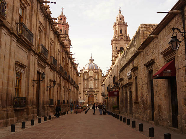 Morelia. Catedral de Morelia al fondo Morelia. Catedral de Morelia al fondo