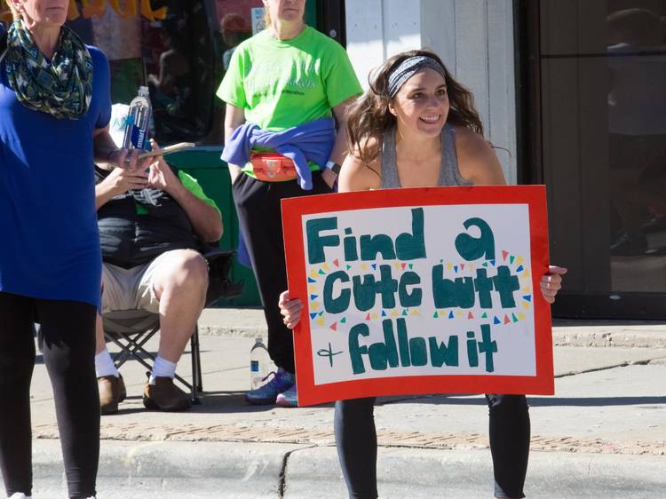 The funniest signs we saw at the Chicago Marathon 2017