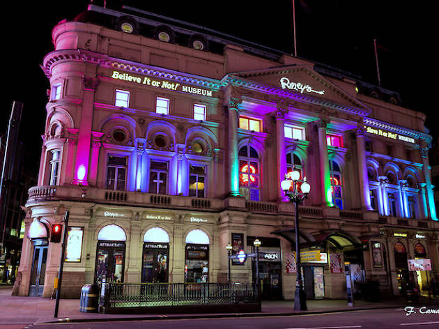 Get Piccadilly Circus Night Time Pics